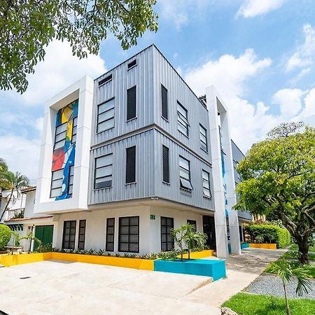 Ayenda Living Box Hotel Cali Exterior photo