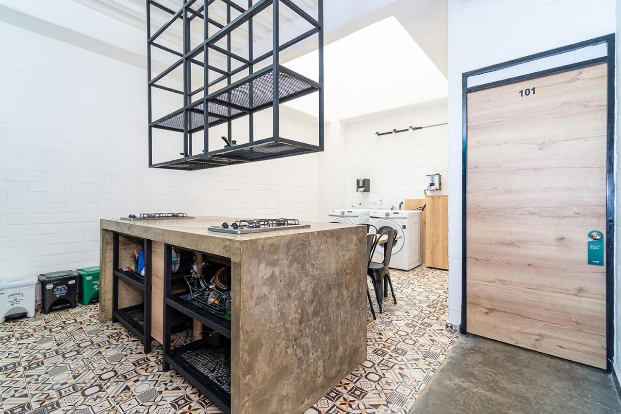 Ayenda Living Box Hotel Cali Exterior photo